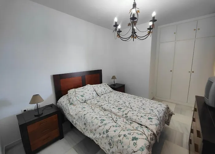 Gran Cerca De La Playa Con Piscina En El Centro Apartment