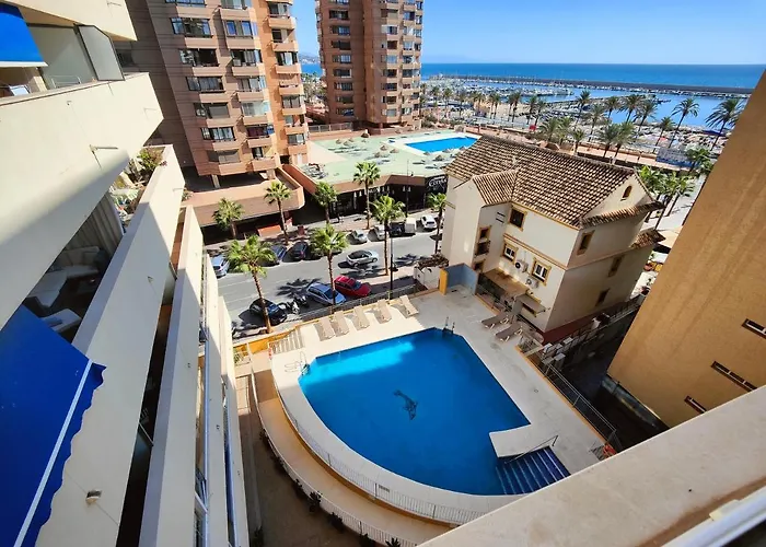 Gran Cerca De La Playa Con Piscina En El Centro Apartment