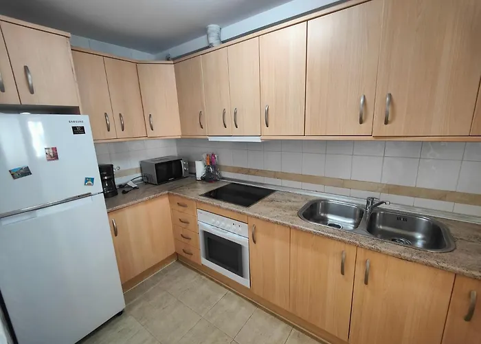 Gran Cerca De La Playa Con Piscina En El Centro