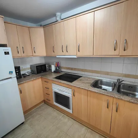 Gran Cerca De La Playa Con Piscina En El Centro