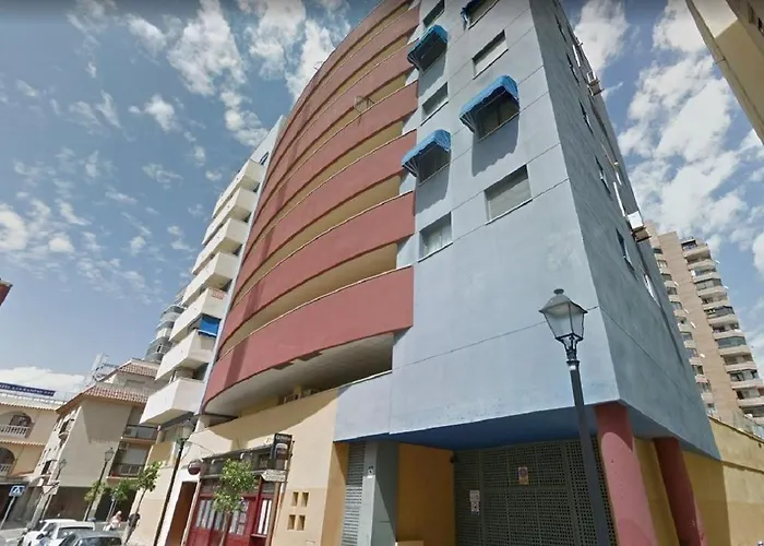 Gran Cerca De La Playa Con Piscina En El Centro